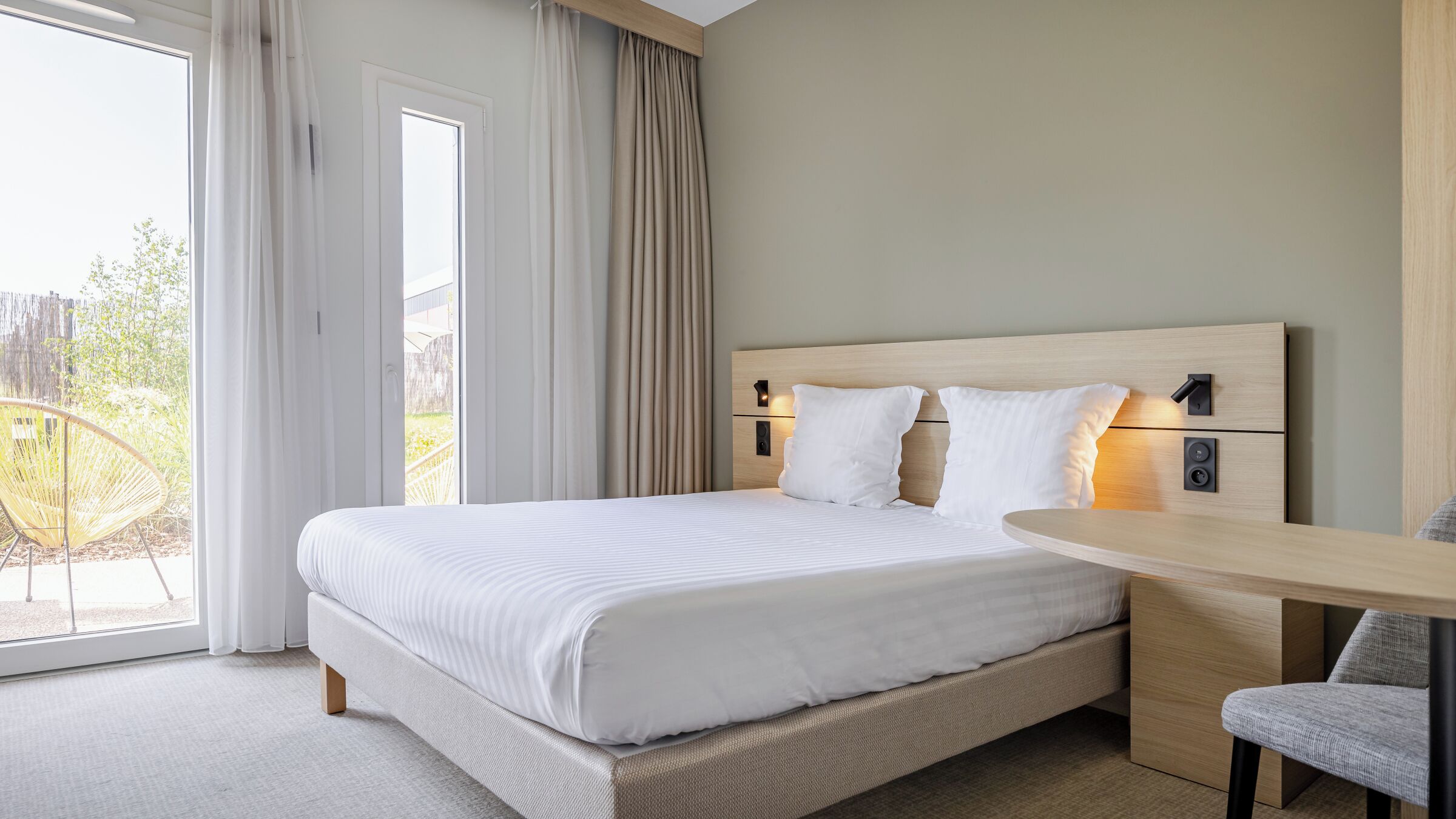 Soundproofing, free cots/infant beds, free WiFi, bed sheets