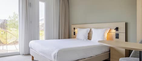 Sistema de insonorización, cunas gratuitas, wifi gratis y ropa de cama