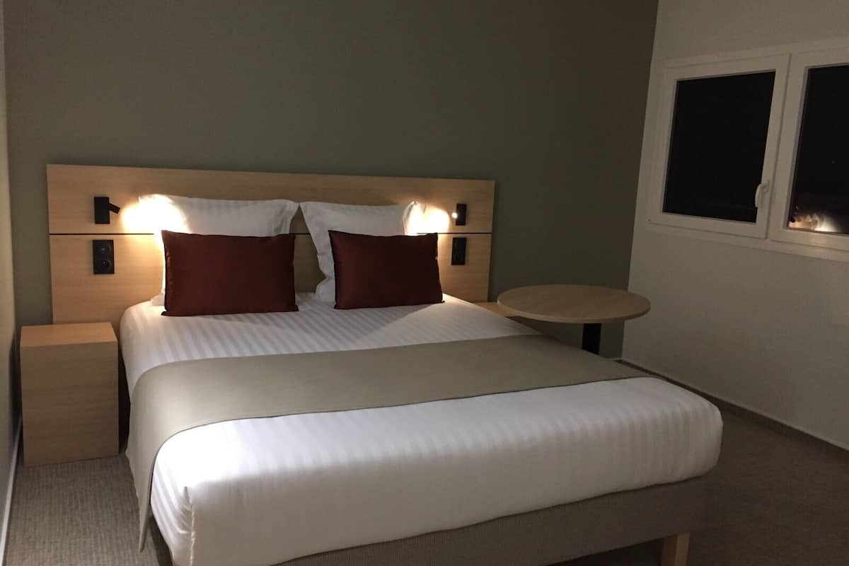 soundproofing, free cots/infant beds, free wifi, bed sheets