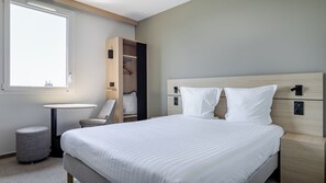 Soundproofing, free cribs/infant beds, free WiFi, bed sheets - Hôtel AKENA TROYES - La Chapelle-Saint-Luc (La Chapelle-Saint-Luc)