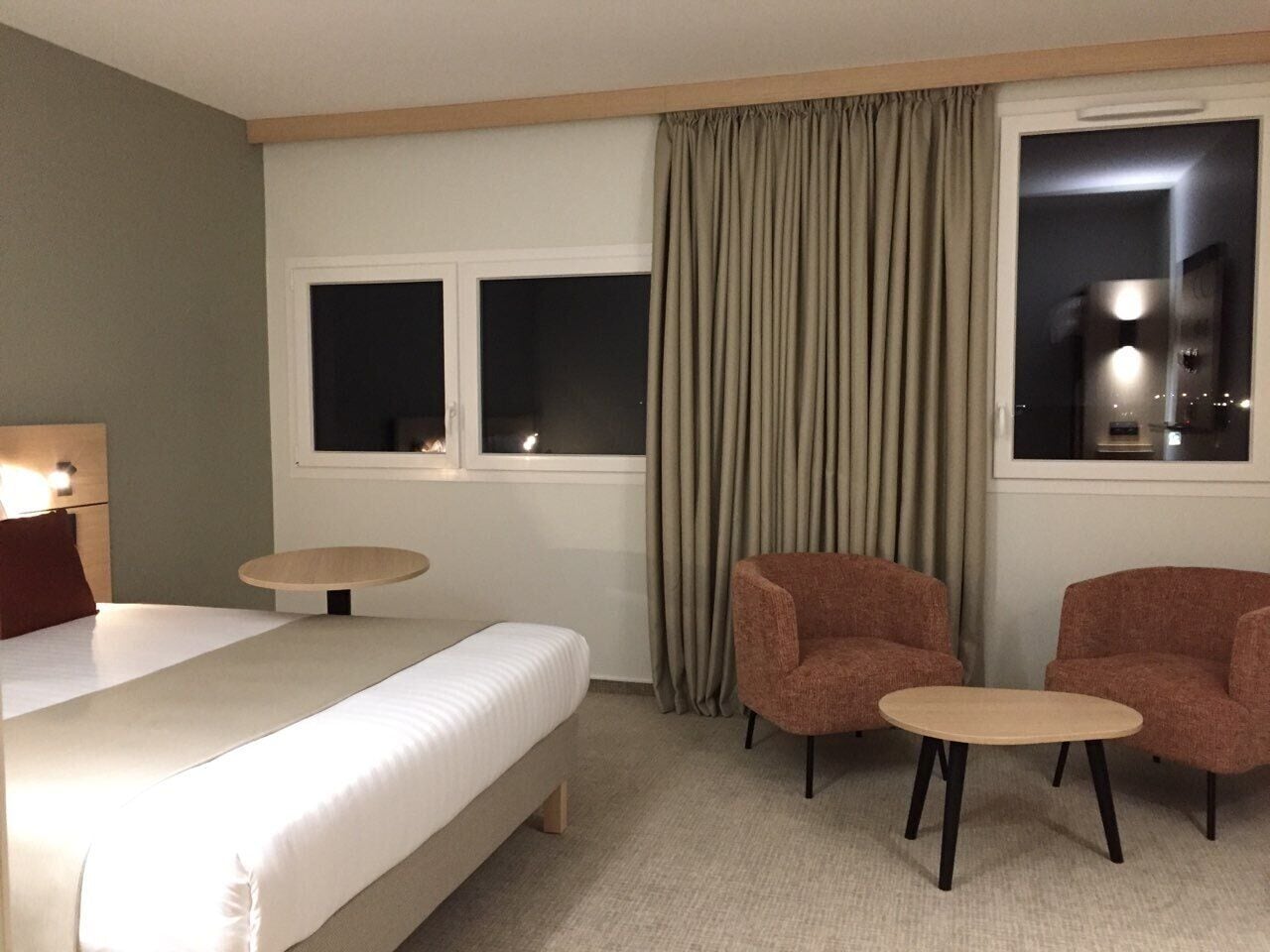 Premium Room | Soundproofing, free cots/infant beds, free WiFi, bed sheets