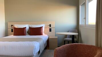 Standard Double Room | Soundproofing, free cots/infant beds, free WiFi, bed sheets