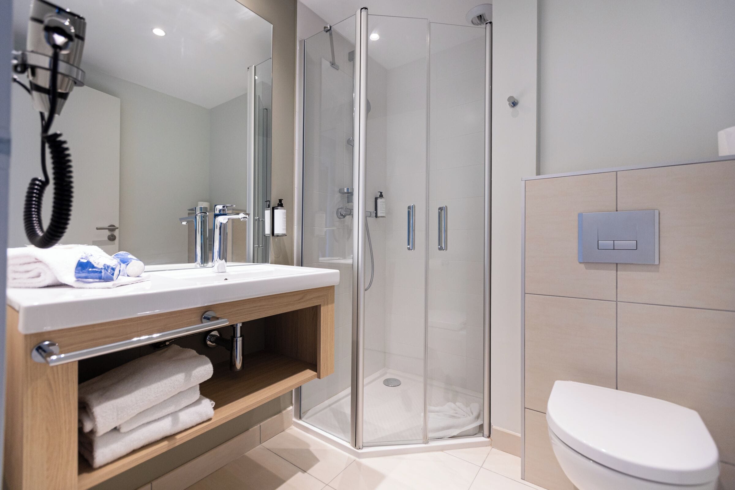 Shower dan handuk