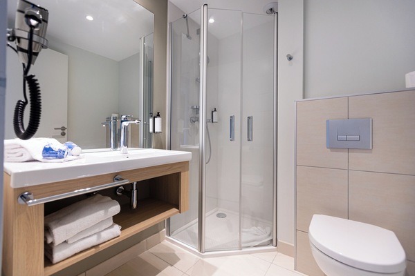 Shower dan handuk