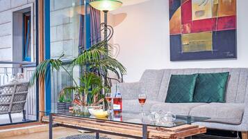 Apartment, 2 Bedrooms, Pool Access | Interior