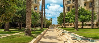 Deluxe 2BD Jaffa Dreams W Pool & Parking