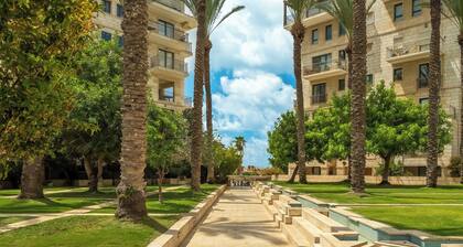 Deluxe 2BD Jaffa Dreams W Pool & Parking