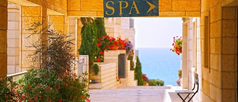 Apartment, 2 Bedrooms, Pool Access | Interior
