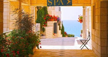 MAMAD - Deluxe 2BD Jaffa Dreams W Pool & Parking