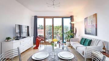Apartment, 2 Bedrooms, Pool Access | Front of property