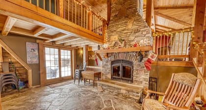 Smokey Valley Lodge 2 Bedroom Home by Redawning