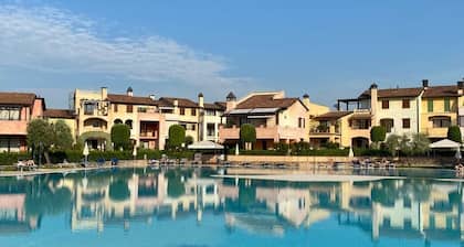 Drei-Zimmer Wohnung in resort mit großen Pools, Sportanlage und Restaurant