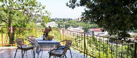 Apartment (One Bedroom Apartment) | Balcony