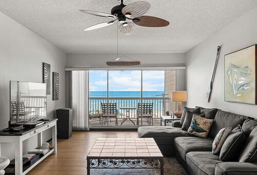 Seaside Beach House 203 · Top Floor · 14-Ft Balcony · Pool