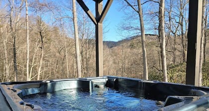 Secluded Luxury Mountain Retreat House .