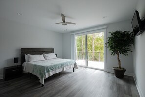 5 bedrooms, iron/ironing board, WiFi, bed sheets