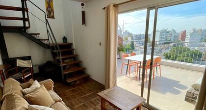 Soleado Penthouse Duplex Cerca de la Playa y el Parque