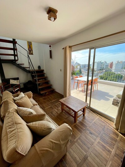 Soleado Penthouse Duplex Cerca de la Playa y el Parque