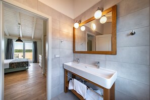 4 Schlafzimmer, Zimmersafe, Bügeleisen/Bügelbrett, Reisekinderbett