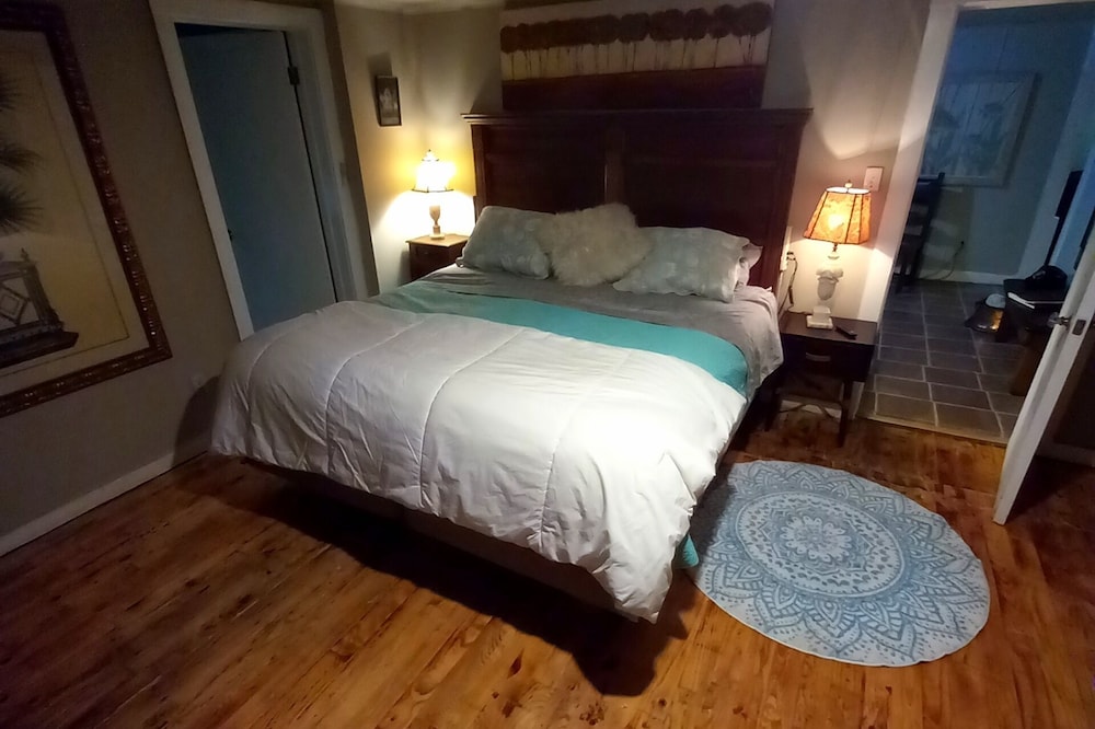 Paradise Not Lost Casual & Reaxed central location in St Augustine