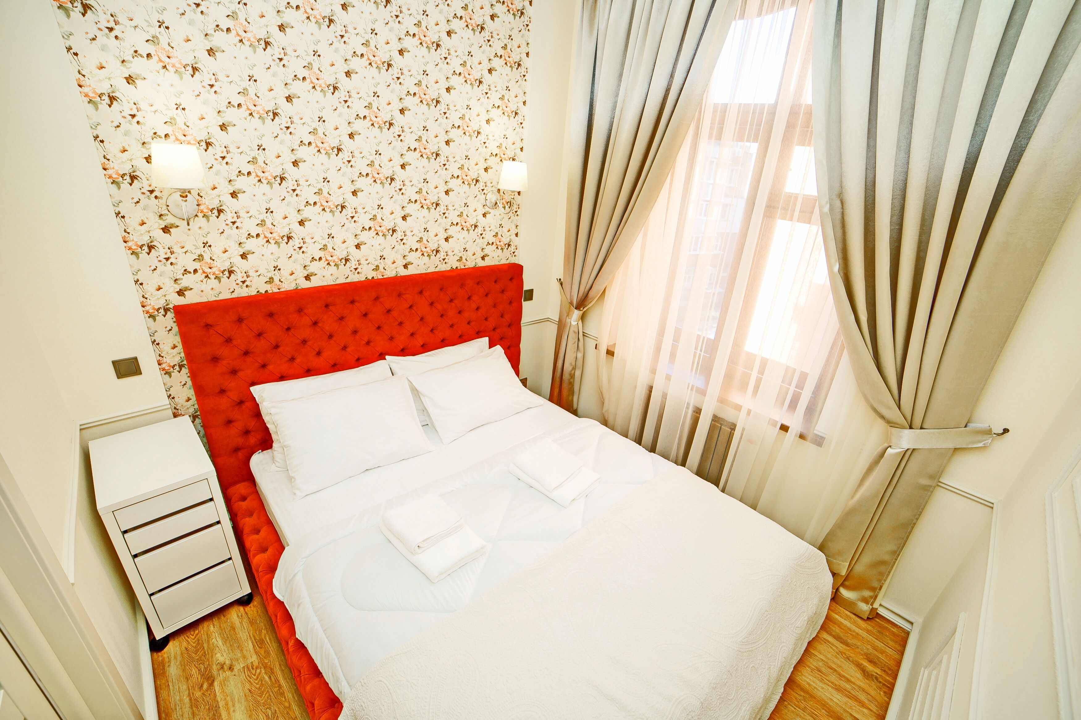 2 slaapkamers, een bureau, geluiddichte muren