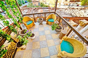 Terrace/patio - Barokko Terrassa in the Center of Poltava, Alex Apartments (Полтава)