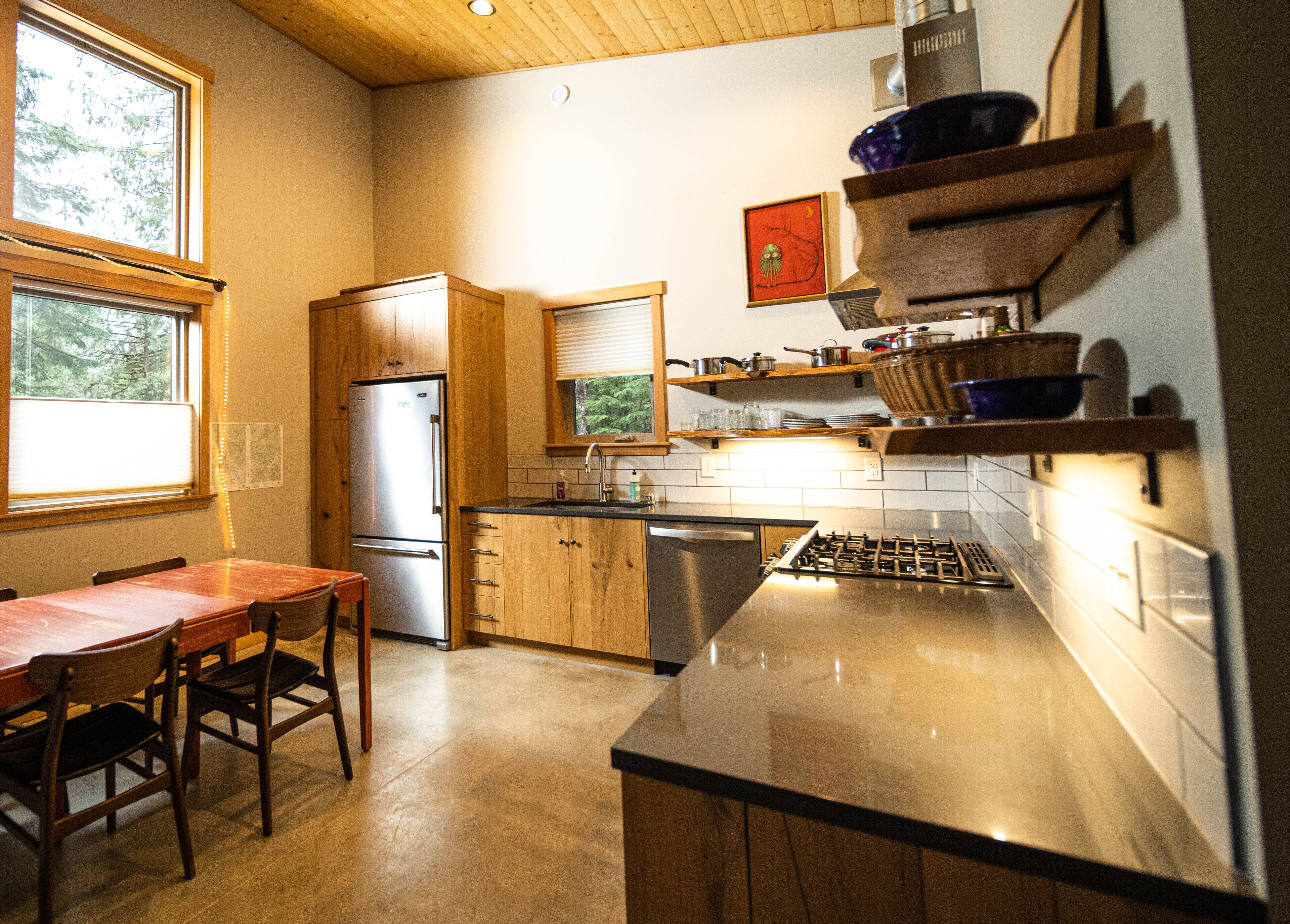 Cozy mountain retreat in the forest-close to Mt Baker Ski Area and pet friendly!