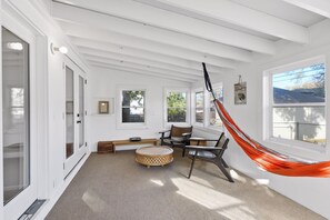 Interior - Fulton Family Bungalow Pets Welcome. Crib, Highchair, Dog Crate (Minneapolis)