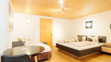 3 bedrooms, in-room safe, travel crib, free WiFi