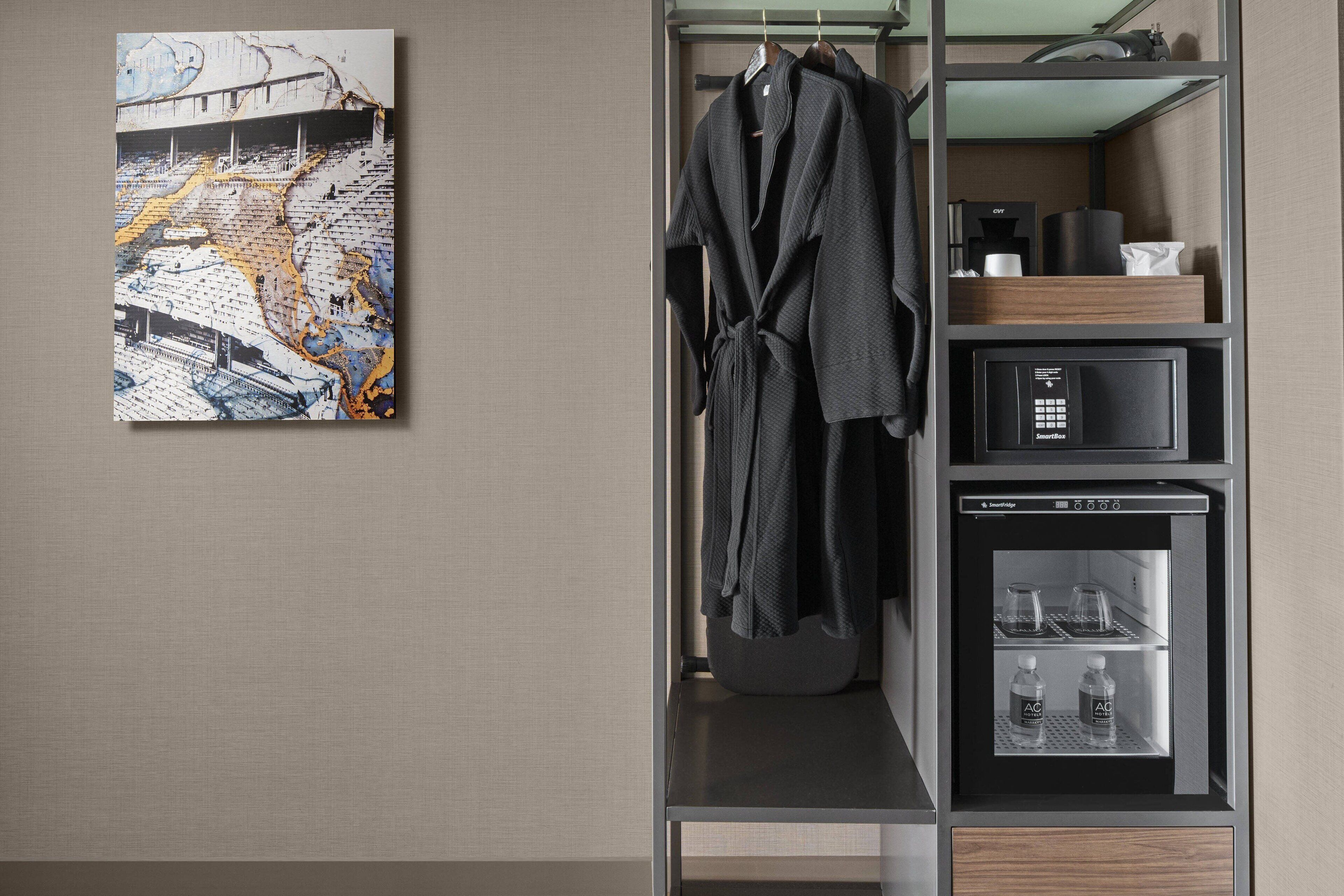 executive suite, 1 bedroom, non smoking | 1 bedroom, hypo-allergenic bedding, in-room safe, desk