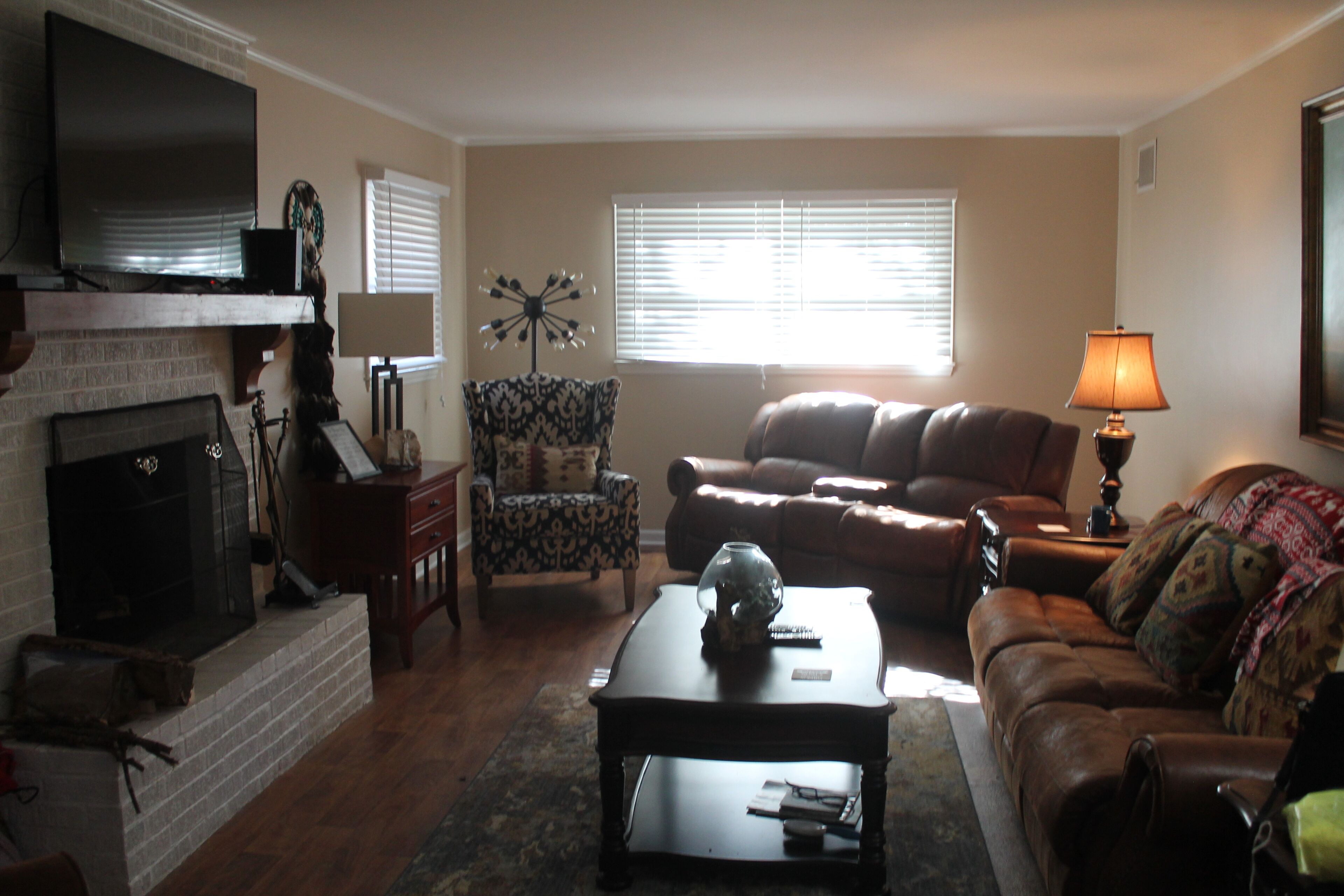 Two bed home in Rumbling Bald with<>Hi speed internet and lovely Mountain View.