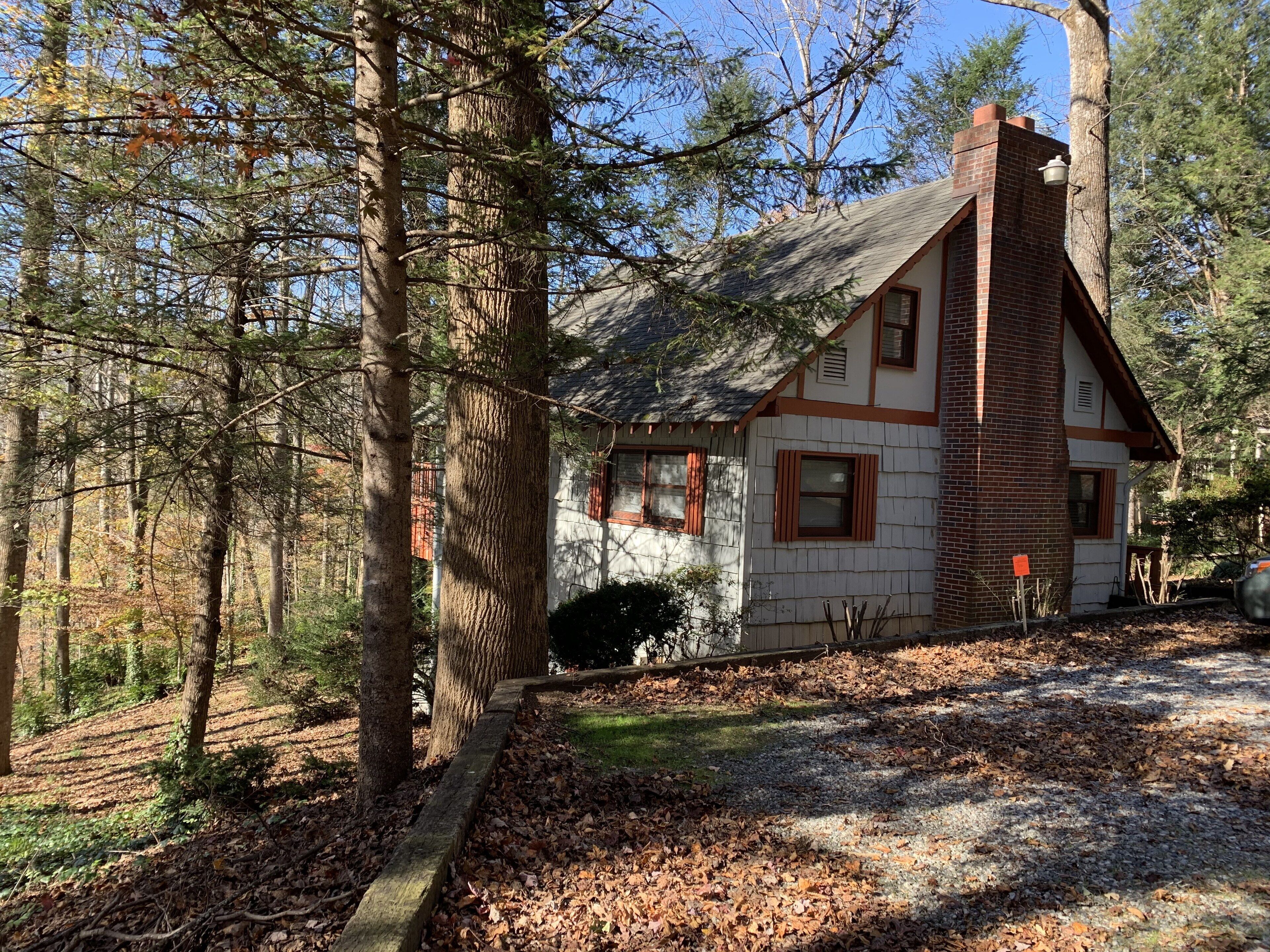 Two bed home in Rumbling Bald with<>Hi speed internet and lovely Mountain View.