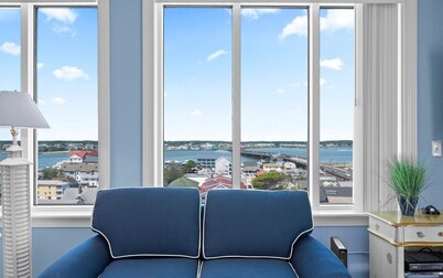 PENTHOUSE - 8TH Floor Boardwalk/Epic Views/Pool/