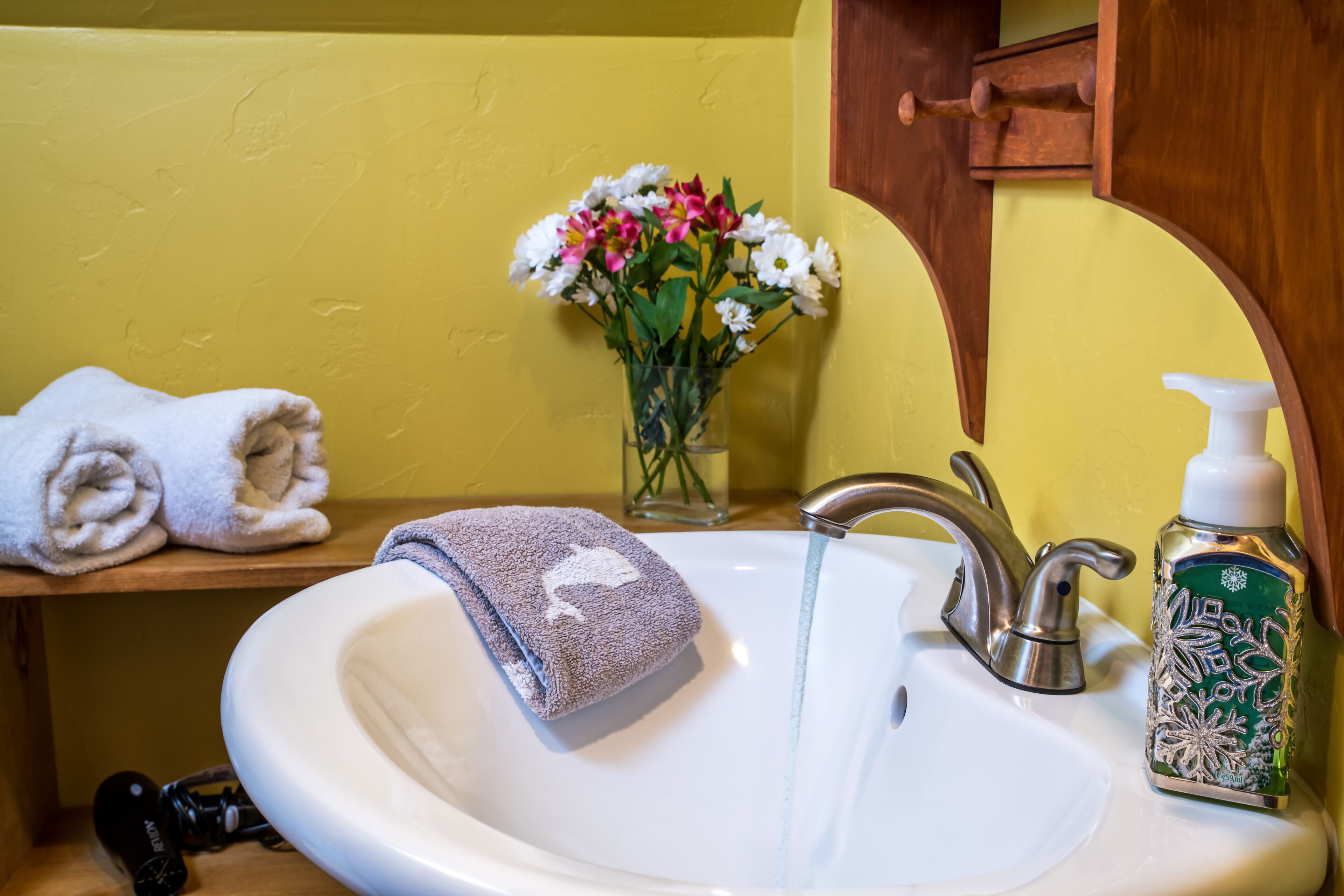 The Woof Ranch Bed & Breakfast by Hahns Peak