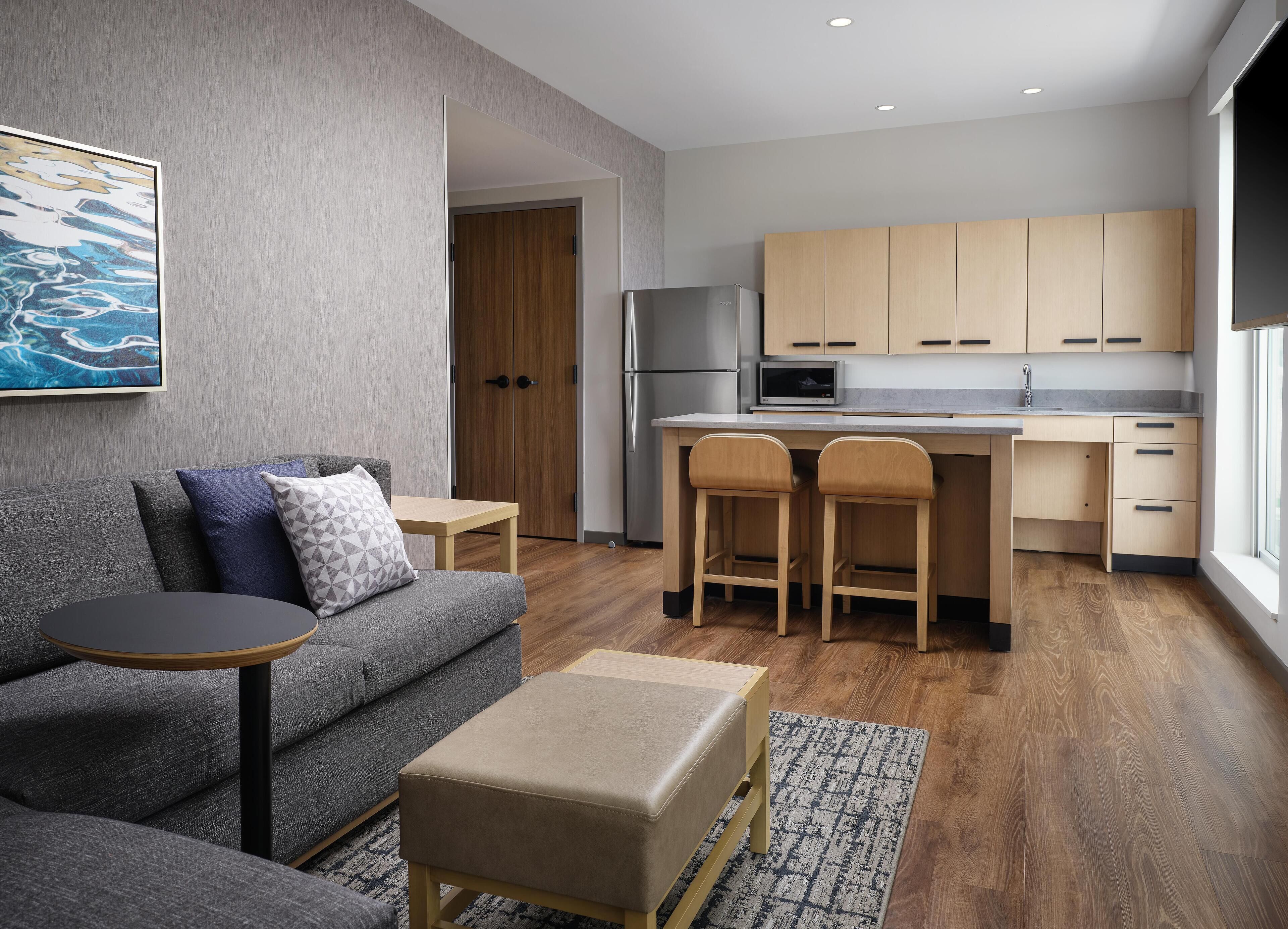 Suite, 1 cama King size y sofá cama, con acceso para personas discapacitadas, tina | Ropa de cama hipoalergénica, edredón y camas con pillow-top 