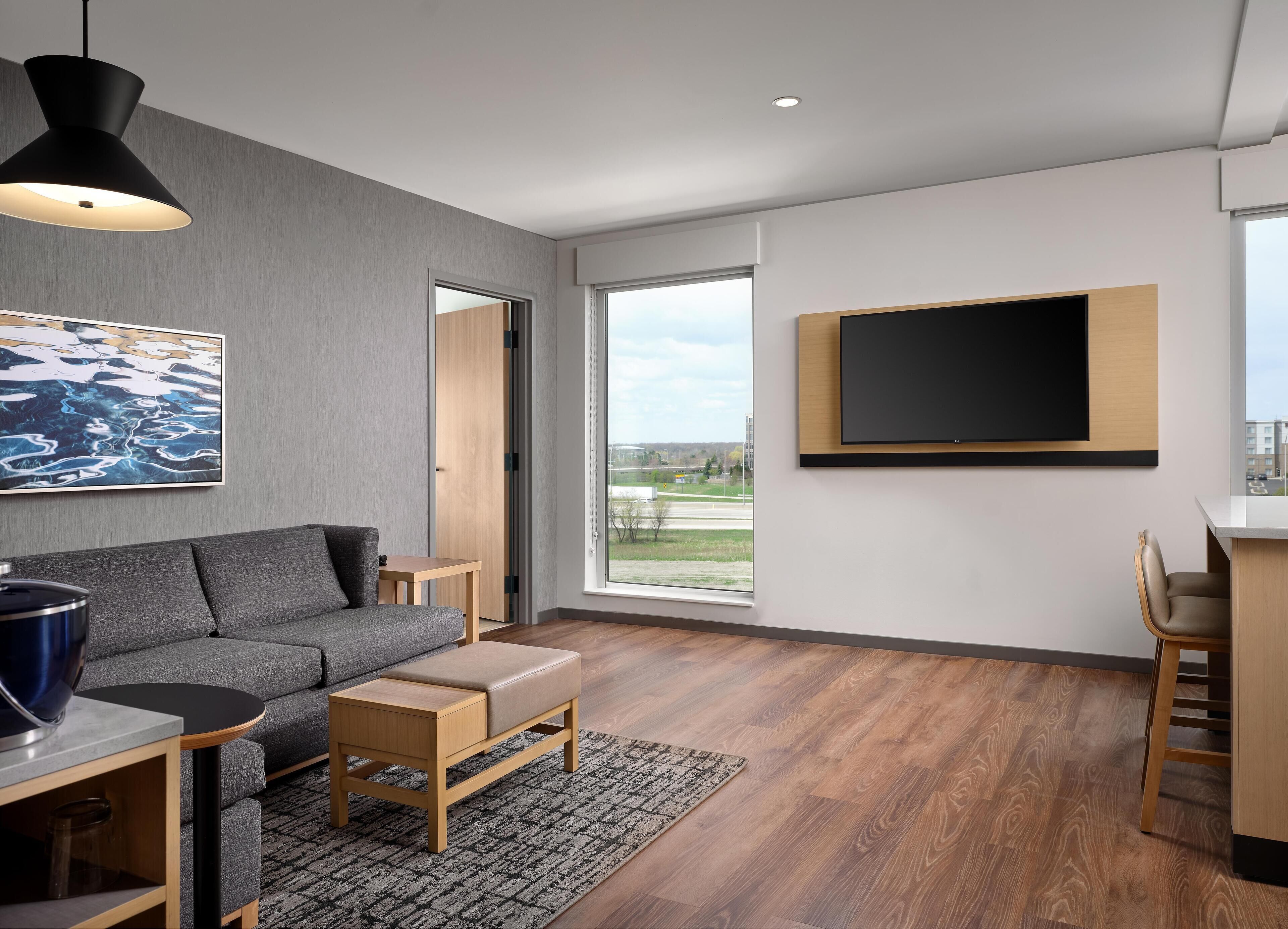 Suite, 1 cama King size y sofá cama | Ropa de cama hipoalergénica, edredón y camas con pillow-top 