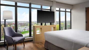 Suite, 1 King Bed with Sofa bed, Accessible, Bathtub | Hypo-allergenic bedding, down comforters, pillowtop beds, in-room safe