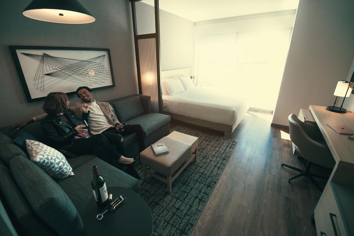 低刺激性寝具、羽毛の掛け布団、ピロートップベッド、セーフティボックス (室内)