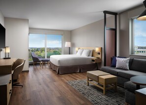 Quarto, 1 cama King e sofá-cama, acessível, banheira | Roupas de cama antialérgicas, edredons de pluma