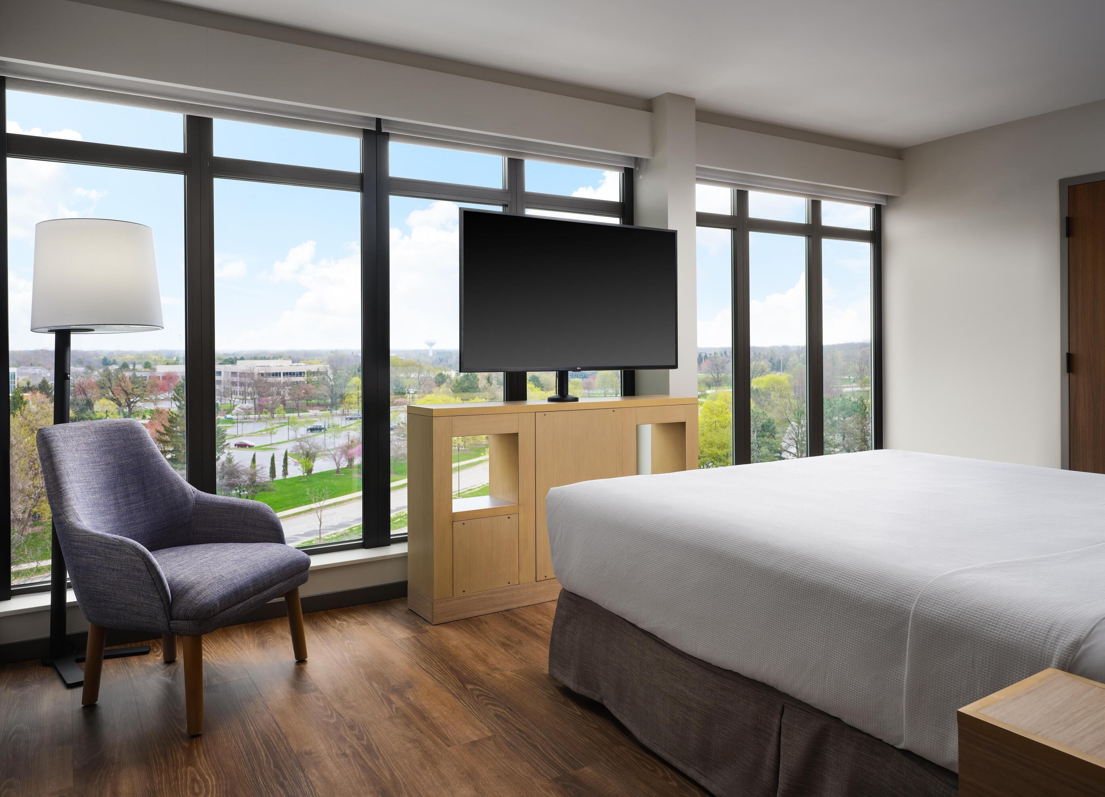 套房, 1 張特大雙人床及 1 張梳化床, 無障礙, 浴缸 | 防敏寢具、羽絨被、特厚豪華床墊、房內夾萬