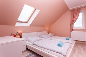 Casa, 3 habitaciones, cocina, vistas al jardín | 3 dormitorios, cunas (de pago), ropa de cama