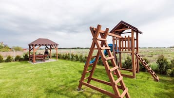Children’s play area – outdoor