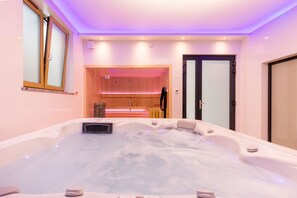 Indoor spa tub