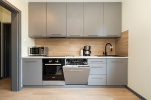 Talo, 4 makuuhuonetta, terassi, näköala puutarhaan | Yksityinen keittiö | Mikroaaltouuni, uuni, astianpesukone, kahvin-/teenkeitin