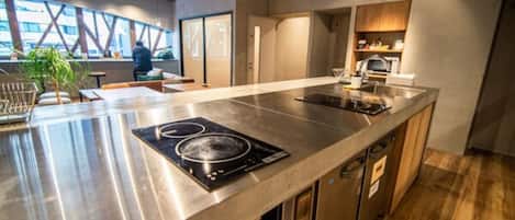 Fridge, microwave, stovetop, cookware/dishes/utensils