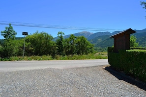 المنطقة المحيطة بالمنشأة