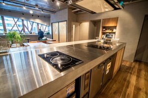 Fridge, microwave, stovetop, cookware/dishes/utensils