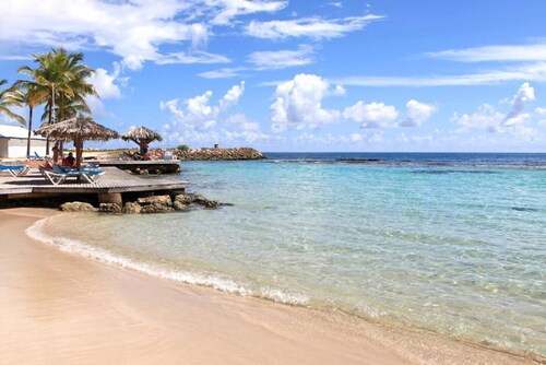 Studio SEA VIEW, beach and pool 100 m away