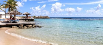 Studio SEA VIEW, beach and pool 100 m away
