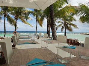 Outdoor dining - Studio SEA VIEW, beach and pool 100 m away (Saint-François)